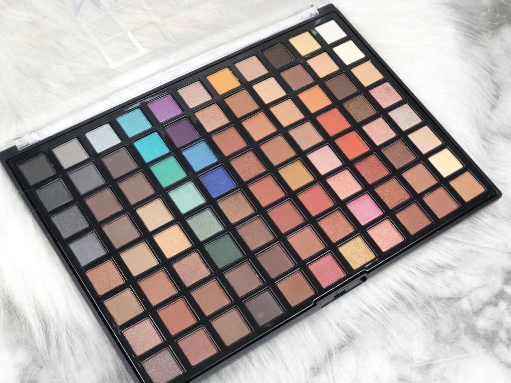 REVIEW MAX & MORE ‘88 Eyeshadow Shades’ palette