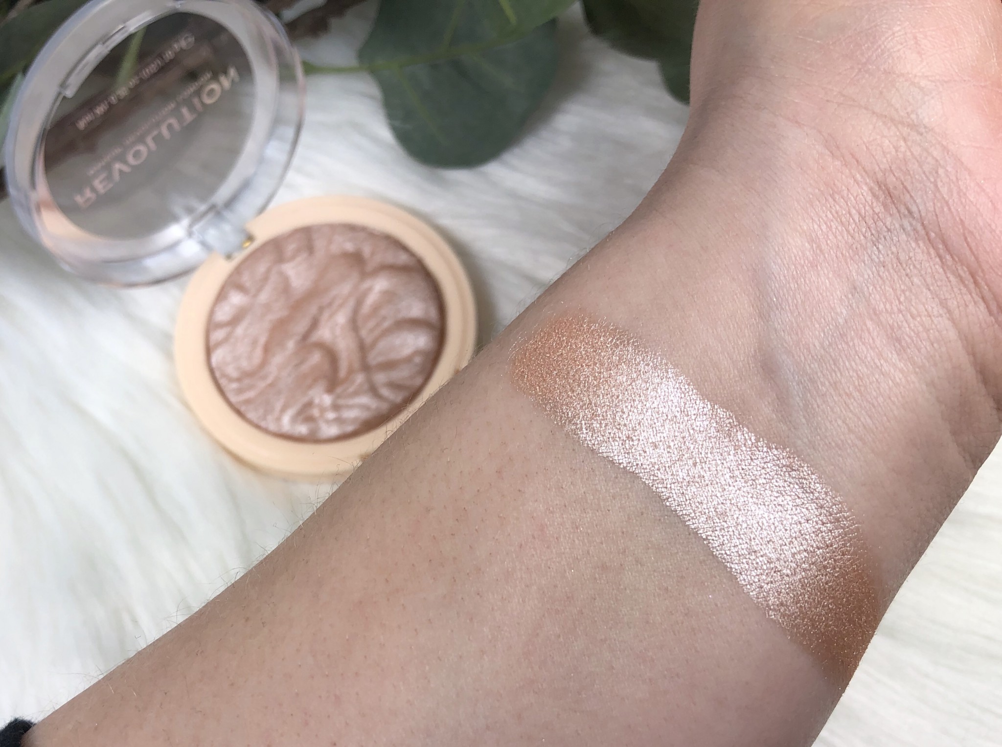 REVIEW Makeup Revolution ‘Highlighter Reloaded’ • ‘Dare to Divulge’